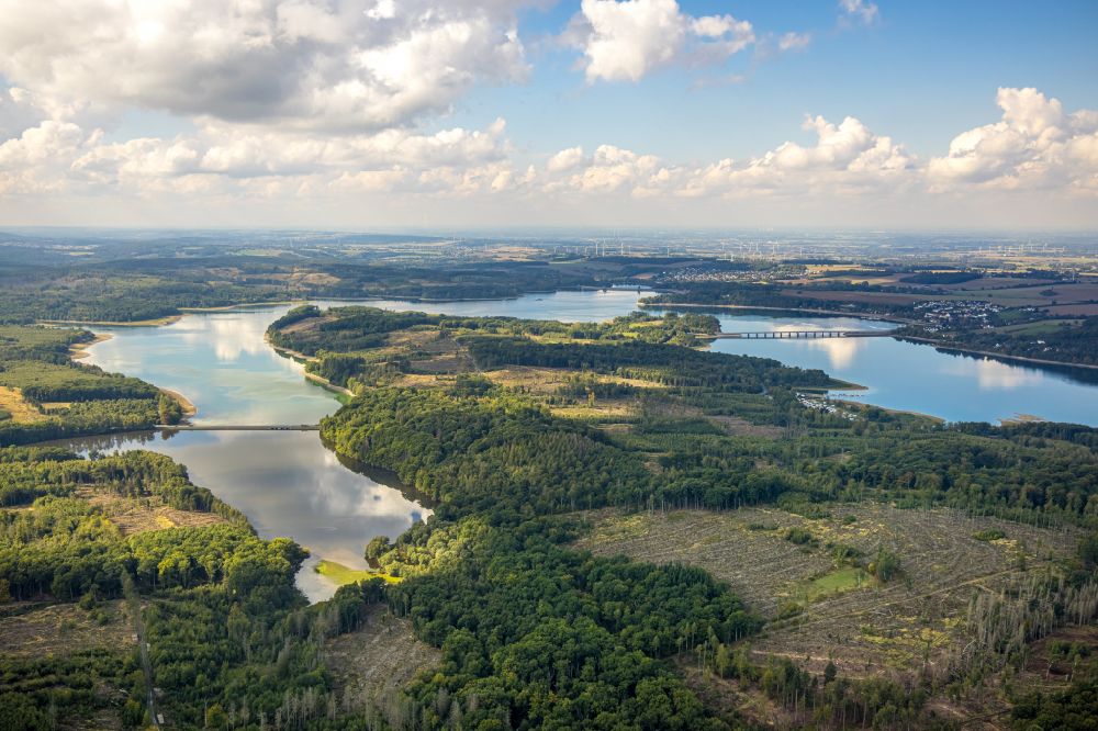 Luftbild Möhnesee - Staubecken und Stausee in Möhnesee im Bundesland Nordrhein-Westfalen, Deutschland