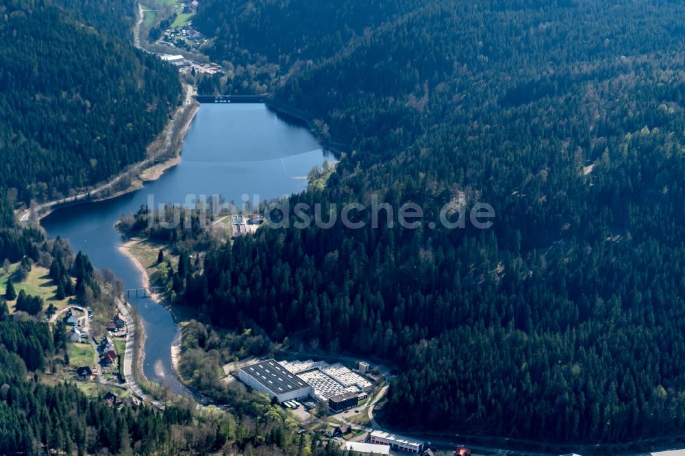 Sankt Blasien aus der Vogelperspektive: Staubecken und Stausee in Sankt Blasien im Bundesland Baden-Württemberg, Deutschland