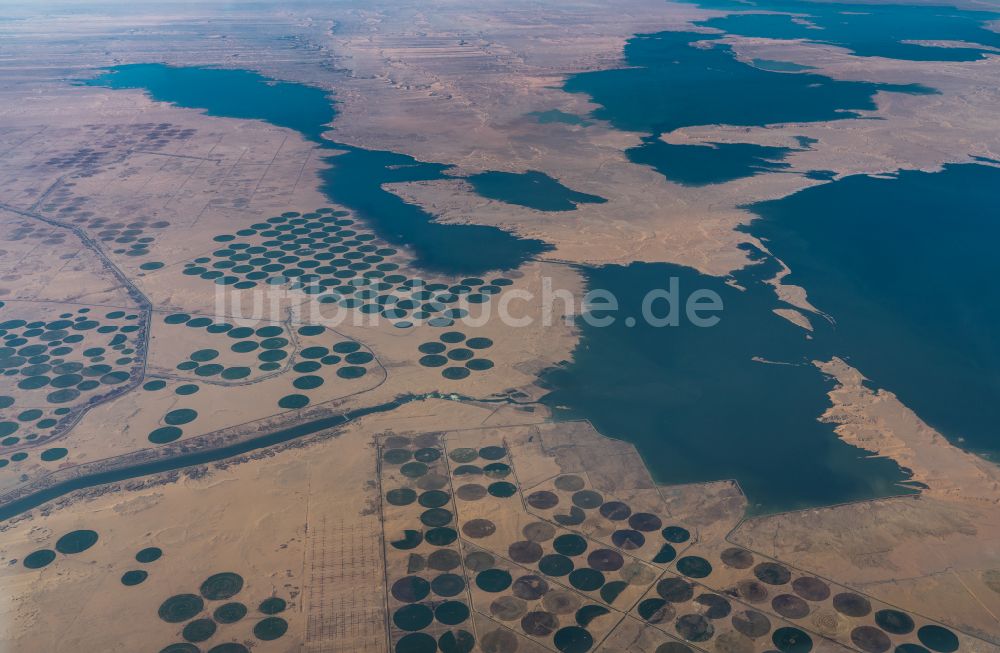 Luftbild Wadi Kom Ombo - Staubecken und Stausee in Wadi Kom Ombo in Aswan Governorate, Ägypten
