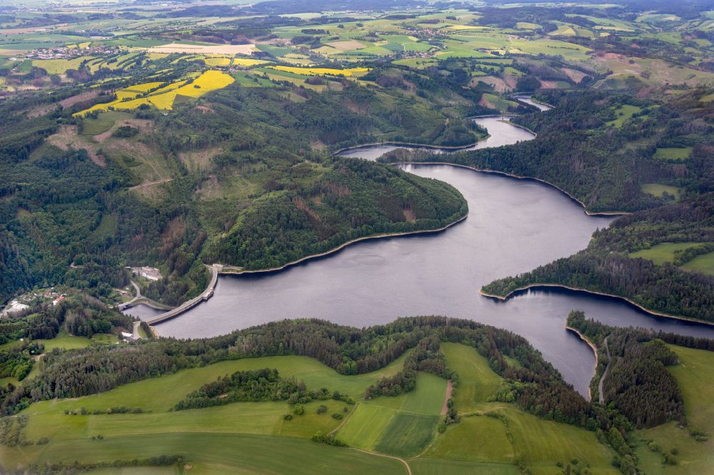 Vir aus der Vogelperspektive: Staudamm am Stausee in Vir in Kraj Vysocina, Tschechien