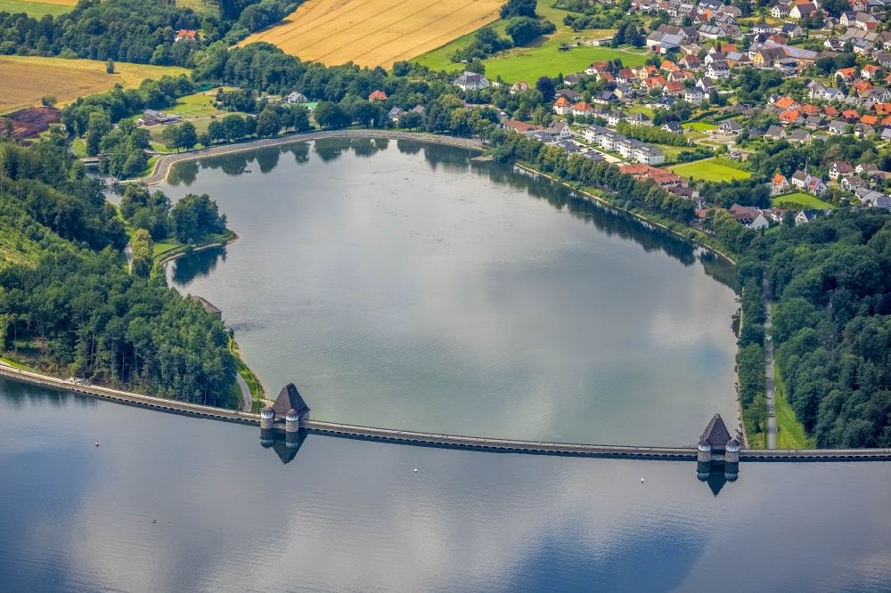 Luftaufnahme Günne - Stausee Möhnetalsperre des Möhnesee im Bundesland Nordrhein-Westfalen, Deutschland