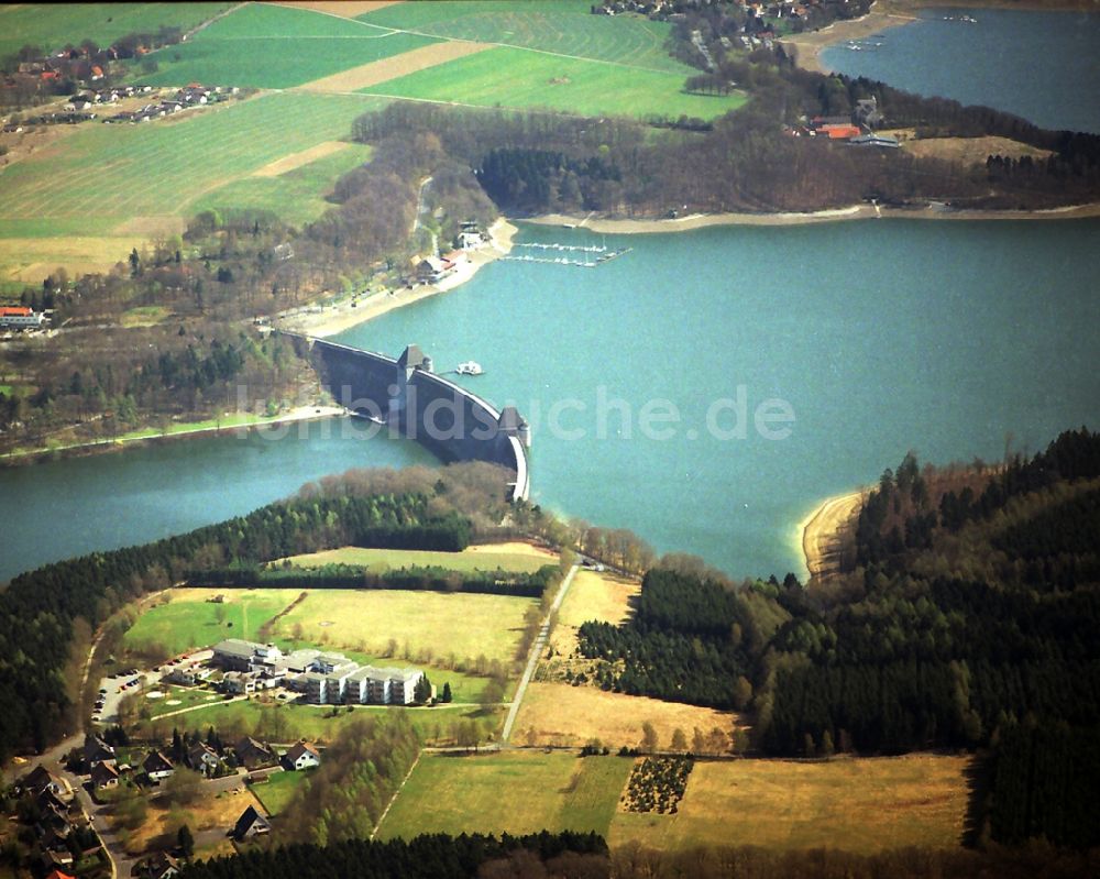 Möhnesee von oben - Stausee Möhnetalsperre im Ortsteil Günne in Möhnesee im Bundesland Nordrhein-Westfalen, Deutschland