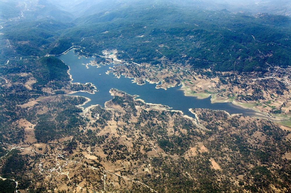 Luftbild Olukbasi - Stausee zur Trinkwasserversorgung bei Olukbasi in der Türkei