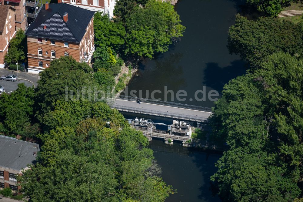 Luftaufnahme Braunschweig - Staustufe Petriwehr am Ufer des Flußverlauf der Oker in Braunschweig im Bundesland Niedersachsen, Deutschland