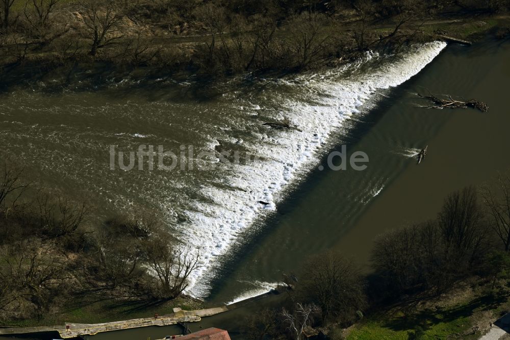 Luftaufnahme Kassel - Staustufe am Ufer des Flußverlauf der Fulda in Kassel im Bundesland Hessen, Deutschland