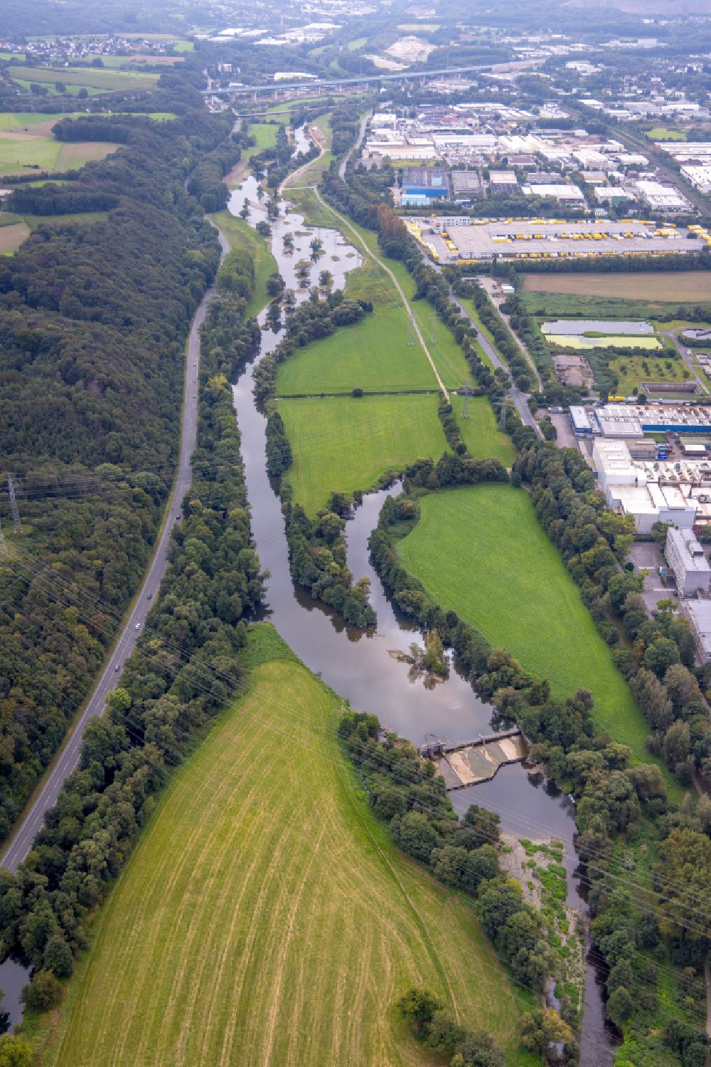 Luftaufnahme Hagen - Staustufe am Ufer des Flußverlauf der Lenne in Hagen im Bundesland Nordrhein-Westfalen, Deutschland