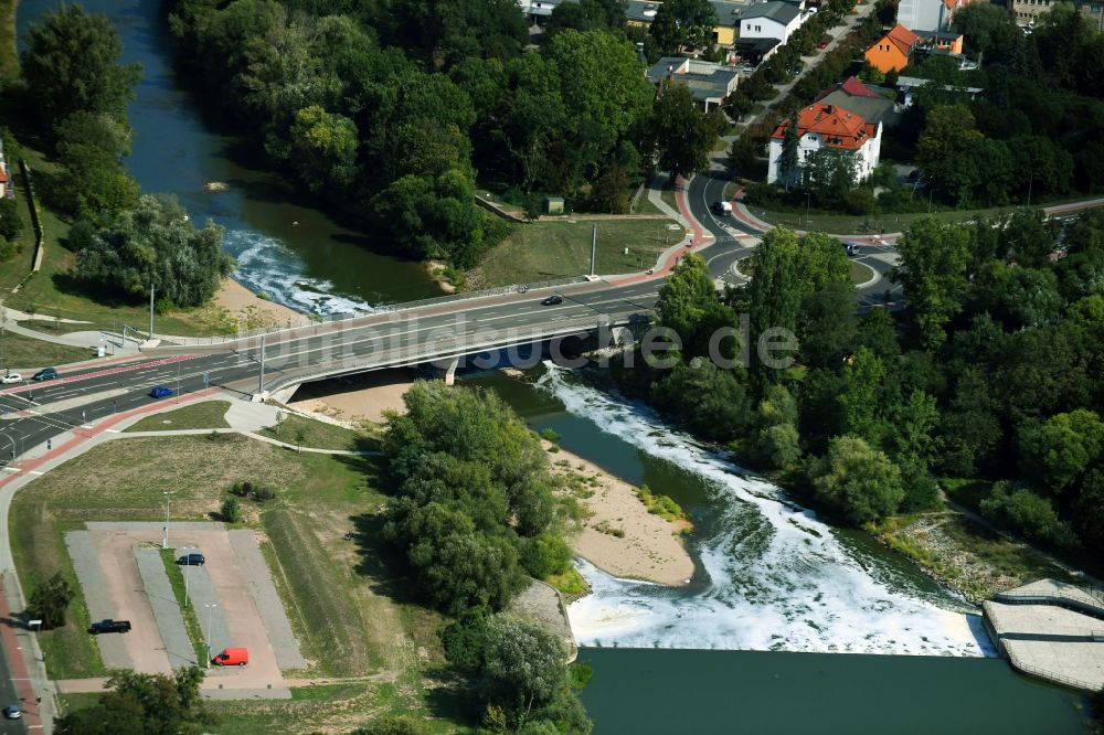 Dessau von oben - Staustufe am Ufer des Flußverlauf der Mulde in Dessau im Bundesland Sachsen-Anhalt, Deutschland