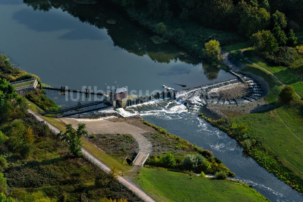 Luftbild Leipzig - Staustufe am Ufer des Flußverlauf der Neue Luppe in Leipzig im Bundesland Sachsen, Deutschland
