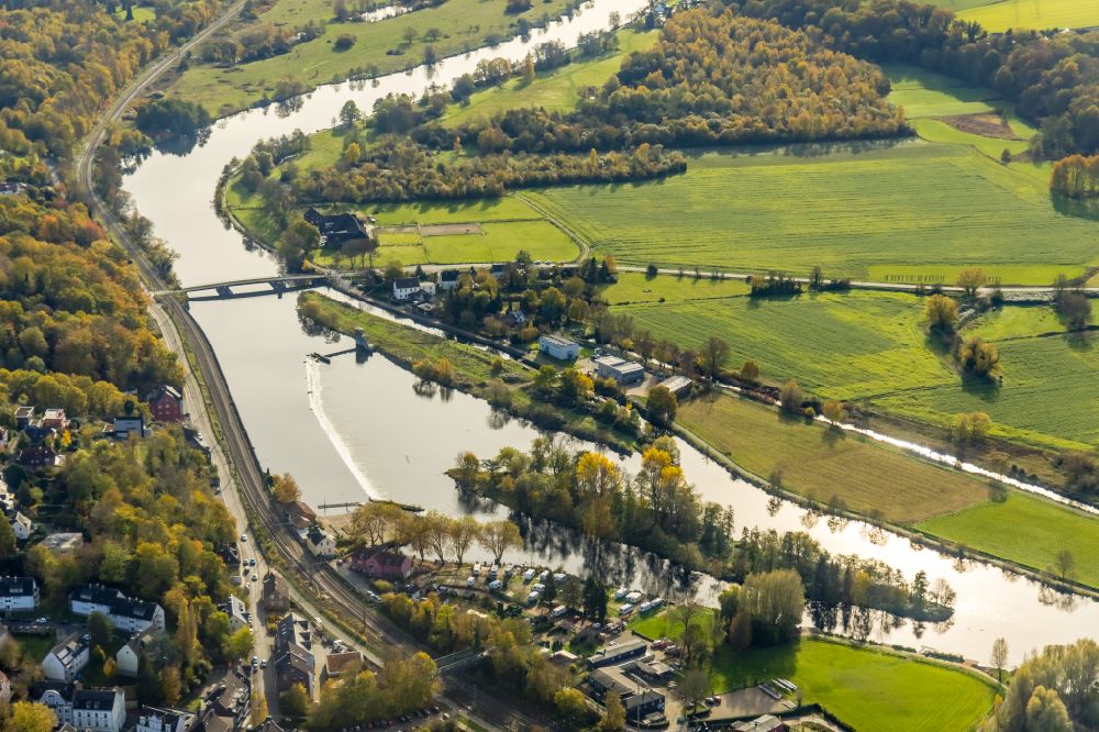 Luftbild Bochum - Staustufe am Ufer des Flußverlauf der Ruhr mit Blick auf die Schwimmbrücke Dahlhausen in Bochum im Bundesland Nordrhein-Westfalen, Deutschland