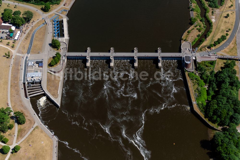 Luftaufnahme Bremen - Staustufe am Ufer des Flußverlauf der Weser in Bremen