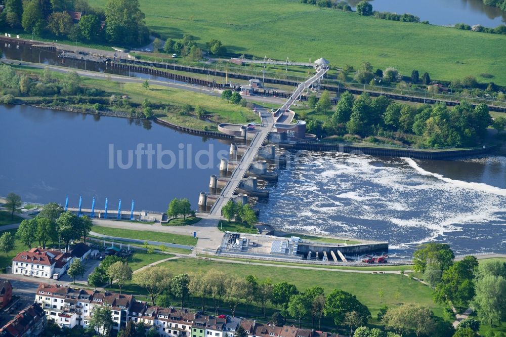 Luftbild Bremen - Staustufe am Ufer des Flußverlauf der Weser in Bremen, Deutschland
