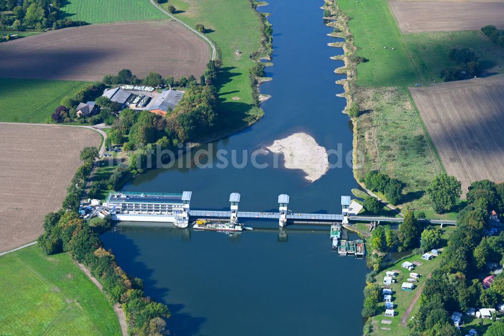 Petershagen von oben - Staustufe am Ufer des Flußverlauf der Weser in Petershagen im Bundesland Nordrhein-Westfalen, Deutschland