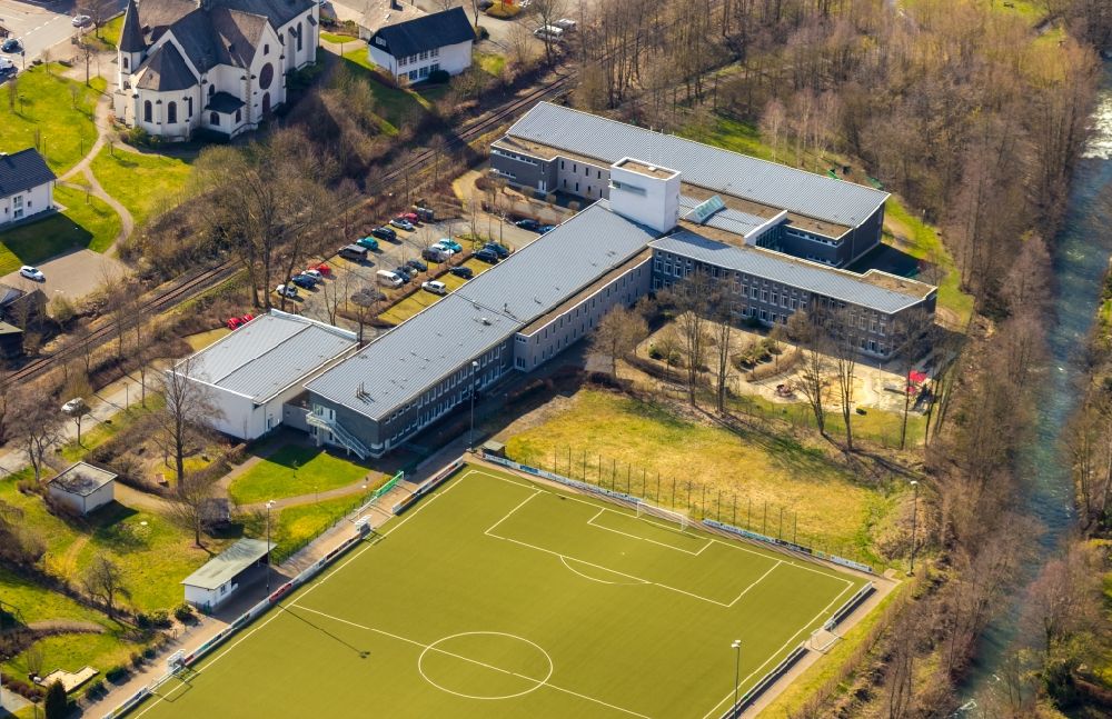 Olsberg aus der Vogelperspektive: Städtische Förderschule Ruhraue in Olsberg im Bundesland Nordrhein-Westfalen, Deutschland