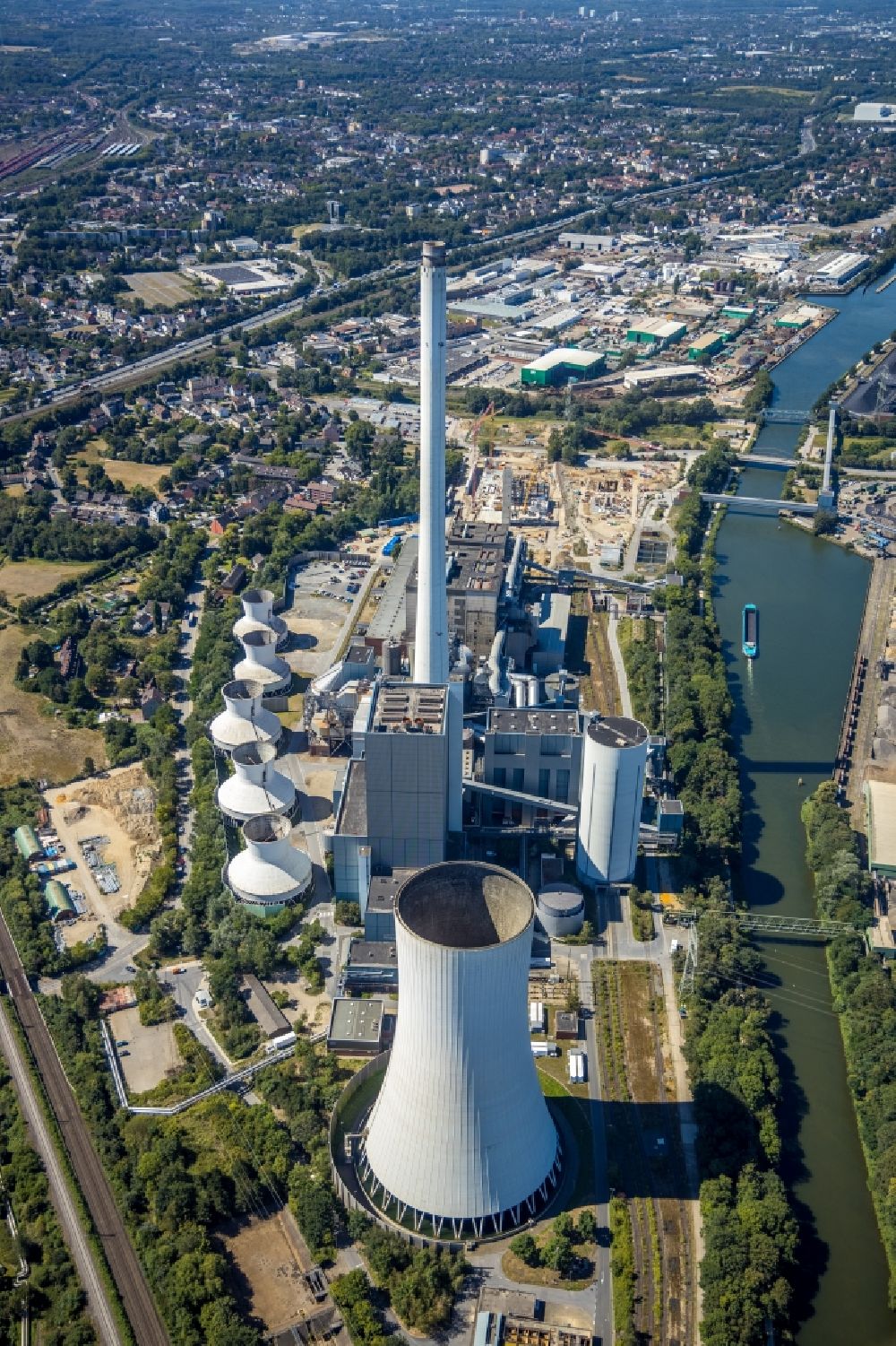 Luftaufnahme Herne - Steag Heizkraftwerk mit Blick auf die Baustelle zum Neubau des GuD-Kraftwerk der Projektgesellschaft GuD Herne GmbH in Herne im Bundesland Nordrhein-Westfalen