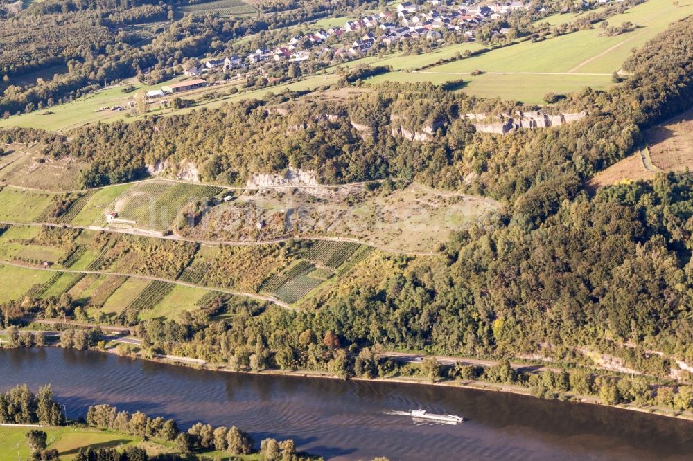 Luftaufnahme Igel - Steiler Weinbergshang am Ufer der Mosel im Ortsteil Liersberg in Igel im Bundesland Rheinland-Pfalz, Deutschland