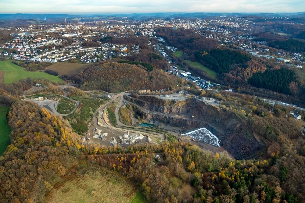 Luftbild Lüdenscheid - Steinbruch und die Deponie Lösenbach in Lüdenscheid im Bundesland Nordrhein-Westfalen, Deutschland