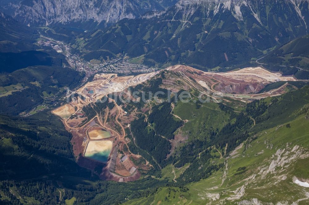 Luftbild Eisenerz - Steinbruch zum Abbau von Eisenerz in Eisenerz in Steiermark, Österreich
