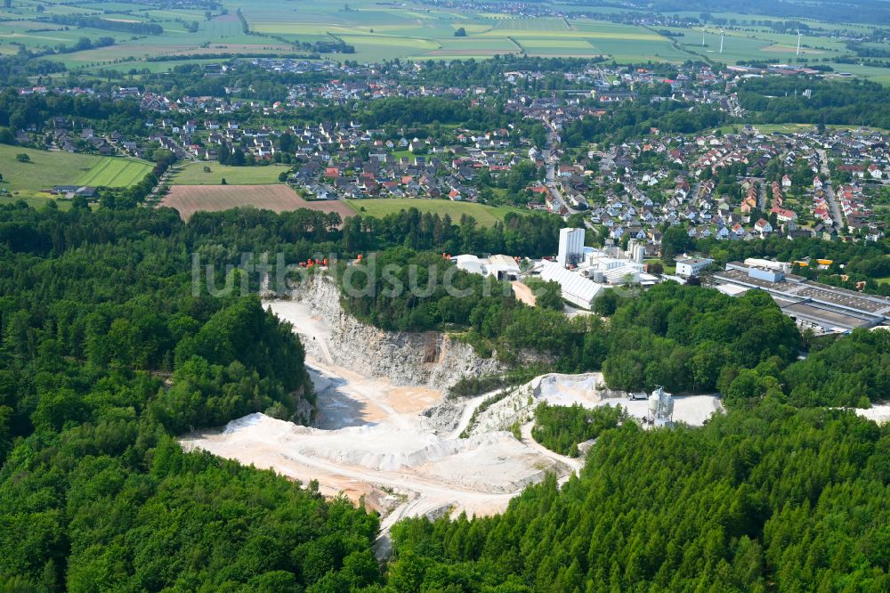 Stadtoldendorf von oben - Steinbruch zum Abbau von Gips und Kalk in Stadtoldendorf im Bundesland Niedersachsen, Deutschland