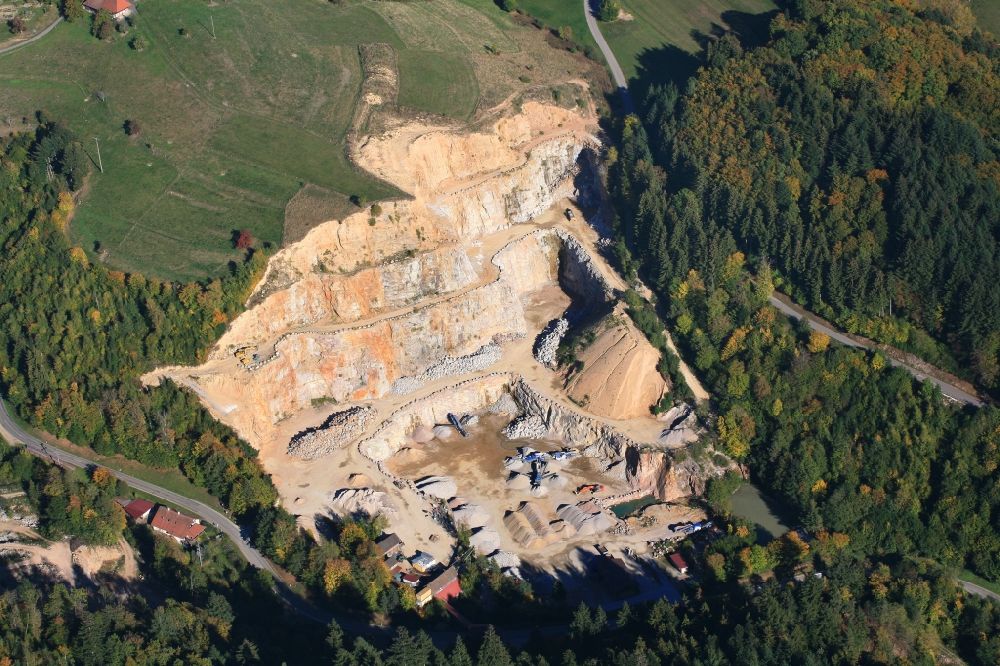 Luftaufnahme Malsburg-Marzell - Steinbruch zum Abbau von Granit in Malsburg-Marzell im Bundesland Baden-Württemberg, Deutschland