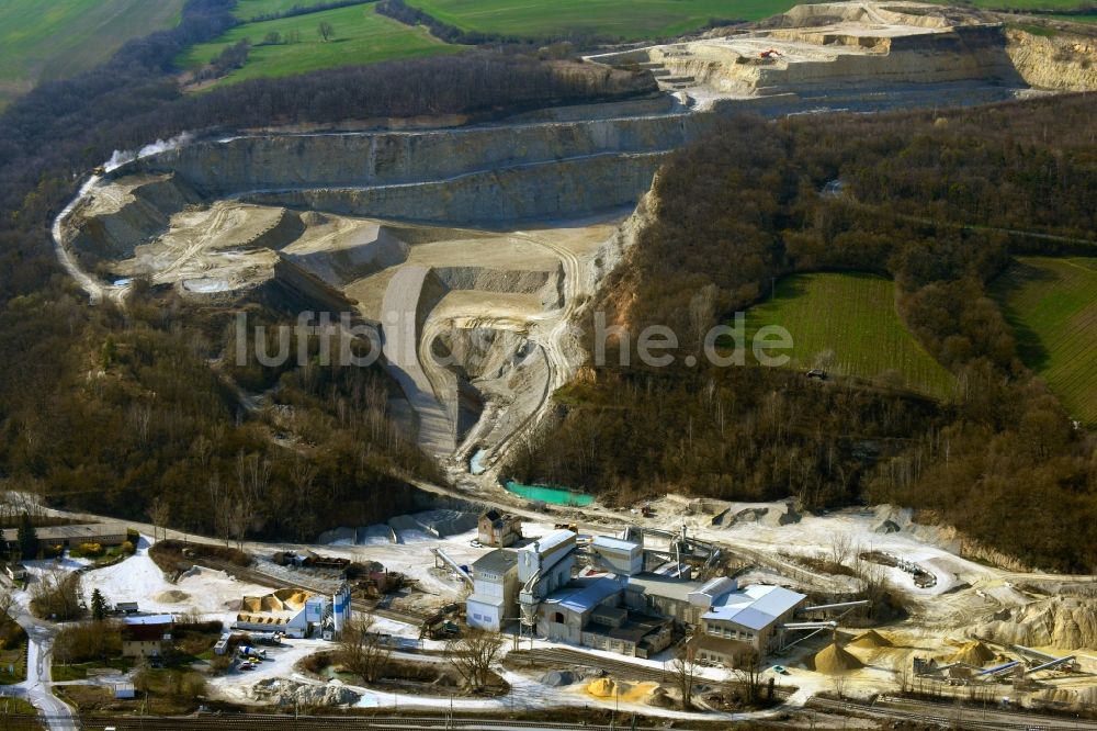 Luftaufnahme Bad Kösen - Steinbruch zum Abbau von Kalkstein in Bad Kösen im Bundesland Sachsen-Anhalt, Deutschland