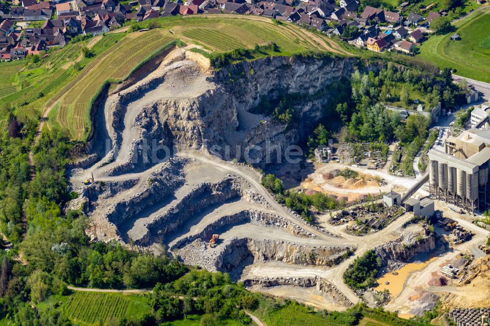 Luftbild Bötzingen - Steinbruch zum Abbau von Mineralstoffen in Bötzingen im Bundesland Baden-Württemberg, Deutschland
