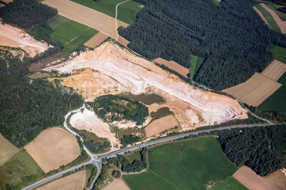 Gebenbach von oben - Steinbruch zum Abbau von Quarzsand in Freihung im Bundesland Bayern, Deutschland