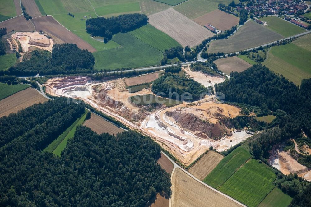 Gebenbach aus der Vogelperspektive: Steinbruch zum Abbau von Quarzsand in Freihung im Bundesland Bayern, Deutschland
