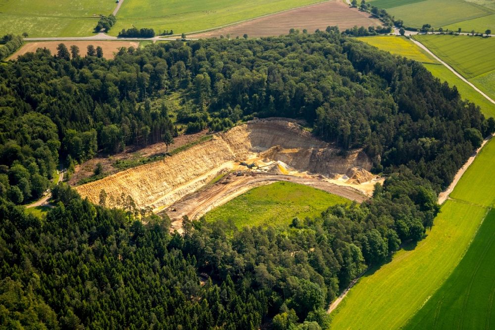 Luftbild Bad Arolsen - Steinbruch zum Abbau von Sand im Ortsteil Bühle in Bad Arolsen im Bundesland Hessen, Deutschland