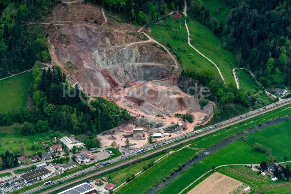 Luftbild Hausach - Steinbruch zum Abbau von Sandstein in Hausach im Bundesland Baden-Württemberg, Deutschland