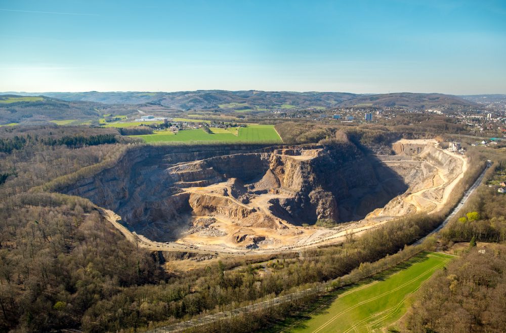 Luftaufnahme Hagen - Steinbruch zum Abbau von Sandstein im Ortsteil Herbeck in Hagen im Bundesland Nordrhein-Westfalen, Deutschland