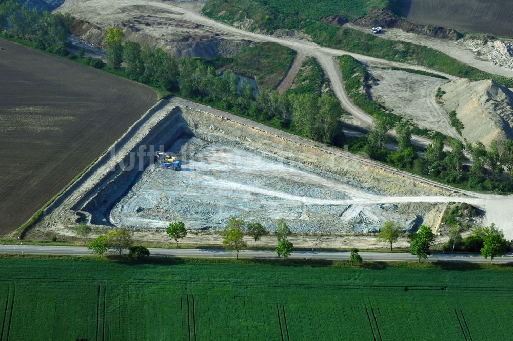 Luftbild Peißen - Steinbruch zum Abbau von Tonstein in Peißen im Bundesland Sachsen-Anhalt, Deutschland