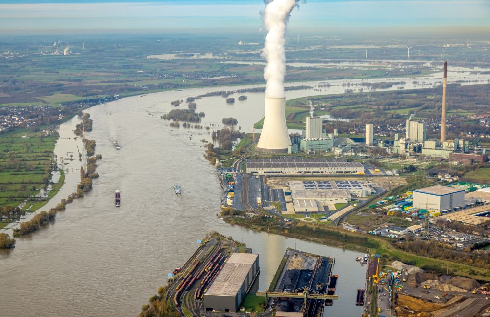 Duisburg von oben - Steinkohlekraftwerk am Fluss Rhein bei Hochwasser im Ortsteil Alt-Walsum in Duisburg im Bundesland Nordrhein-Westfalen, Deutschland
