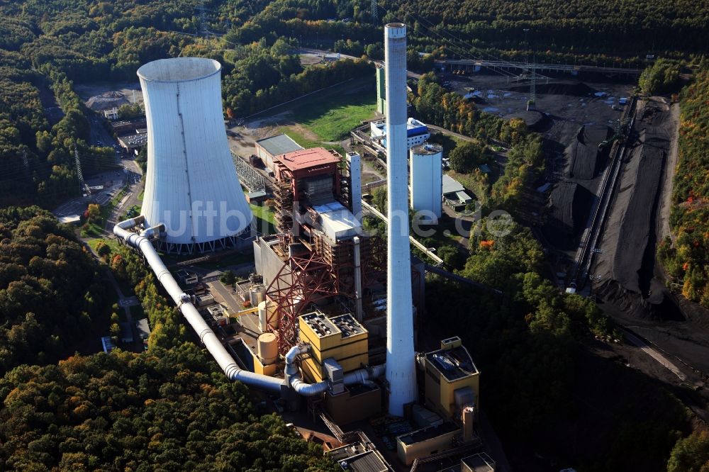Quierschied-Weiher aus der Vogelperspektive: Steinkohlekraftwerk Weiher und Solarkraftwerk Göttelborn in Qierscheid-Weiher im Bundesland Saarland