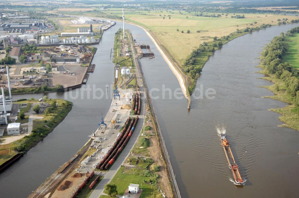 Luftbild Magdeburg - Steinkopfinsel im Hafen / Binnenhafen Magdeburg an der Elbe