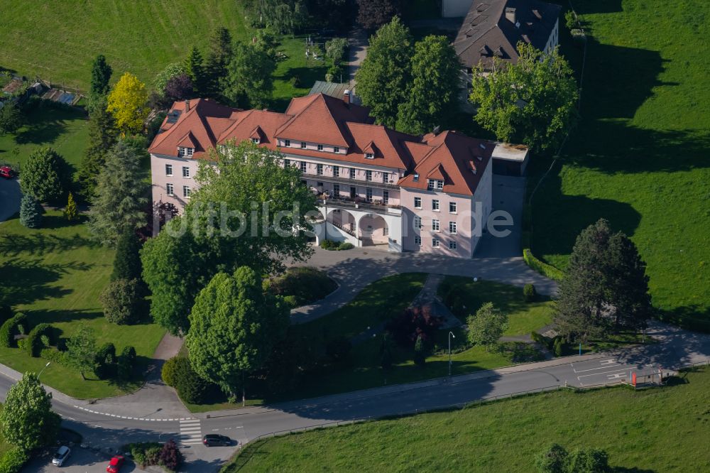 Bregenz von oben - Sterbebegleitungs- Einrichtung des Hospiz Hospiz Vorarlberg in Bregenz in Vorarlberg, Österreich