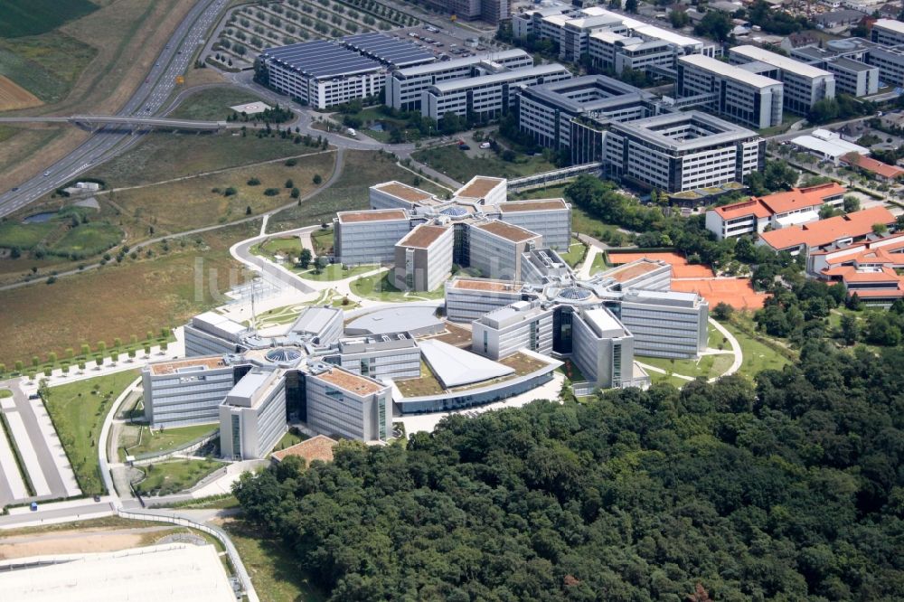 Luftbild Walldorf - Sternförmige Büro- und Geschäftshäuser der SAP Deutschland SE & Co. KG am Waldrand in Walldorf im Bundesland Baden-Württemberg