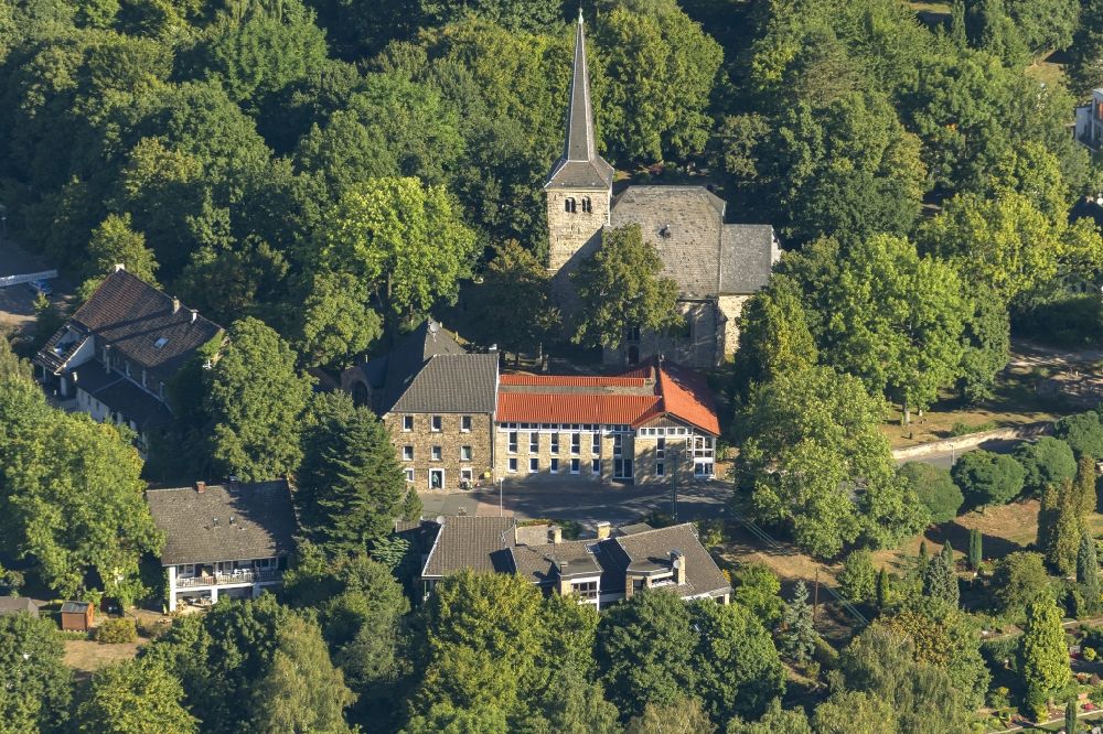 Luftaufnahme Bochum - Stiepeler Dorfkirche im Stadtteil Stiepel von Bochum im Ruhrgebiet in Nordrhein-Westfalen