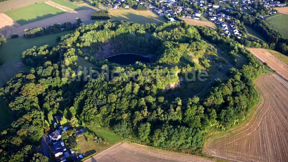 Luftbild Eulenberg - Stillgelegter renaturierter Steinbruch und alter Vulkankegel in Eulenberg im Bundesland Nordrhein-Westfalen, Deutschland
