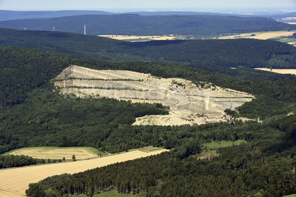 Luftaufnahme Coppenbrügge - Stillgelegter renaturierter Steinbruch am Ith in Coppenbrügge im Bundesland Niedersachsen, Deutschland