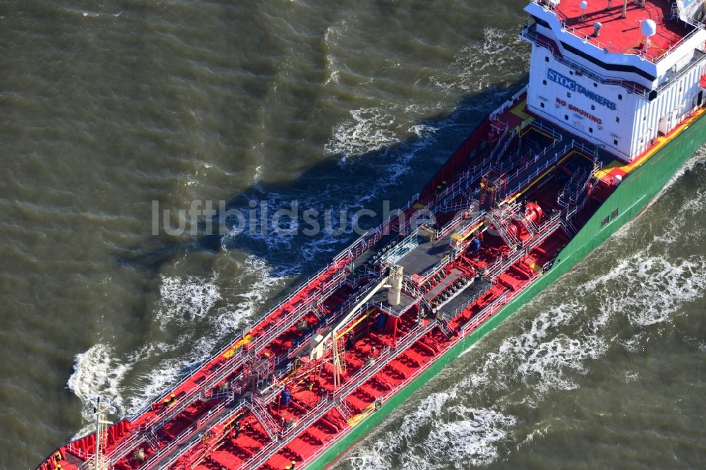 Luftbild Cuxhaven - STOC Tanker - Schiff bei der Fahrt vor der Nordseeküste bei Cuxhaven im Bundesland Niedersachsen