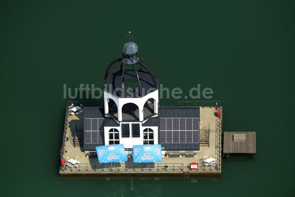 Luftaufnahme Großpösna - Störmthaler See mit der Schwimm- Plattform VINETA in Grosspösna im Bundesland Sachsen