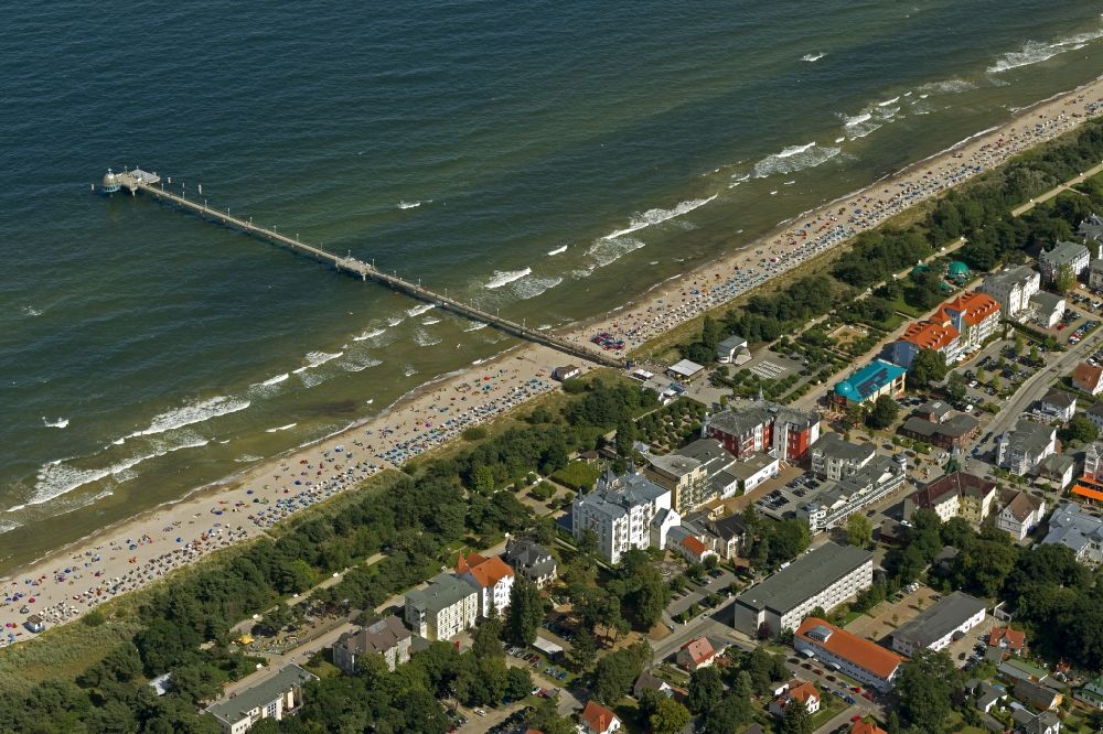 Luftbild Zinnowitz - Strand- Abschnitt mit Seebrücke an der Ostsee- Küste der Insel Usedom in Zinnowitz im Bundesland Mecklenburg-Vorpommern