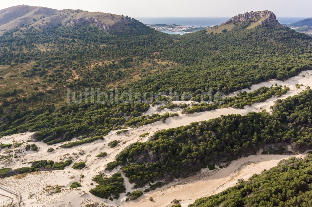 Luftaufnahme Cala Mesquida - Strand von Cala Mesquida an der Mittelmeerküste der der spanischen Baleareninsel Mallorca in Spanien
