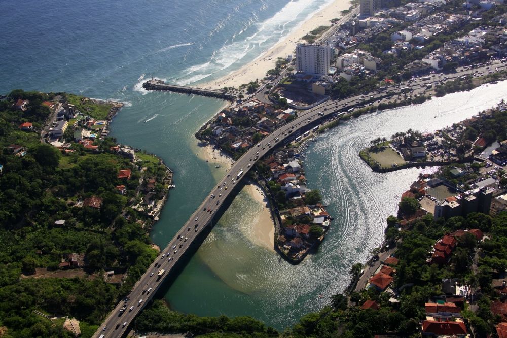 Rio de Janeiro aus der Vogelperspektive: Strand- und Küstenbereich von Botafogo in Rio de Janeiro in Brasilien in Rio de Janeiro in Brasilien