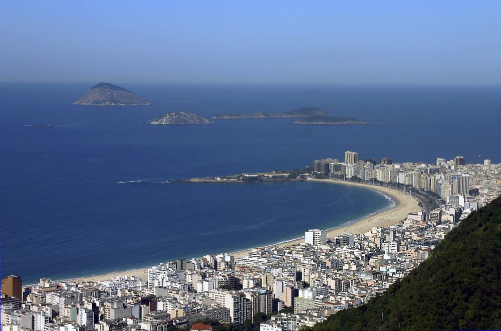 Luftbild Rio de Janeiro - Strand- und Küstenbereich am Stadteil Praia de Copacabana in Rio de Janeiro in Brasilien in Rio de Janeiro in Brasilien