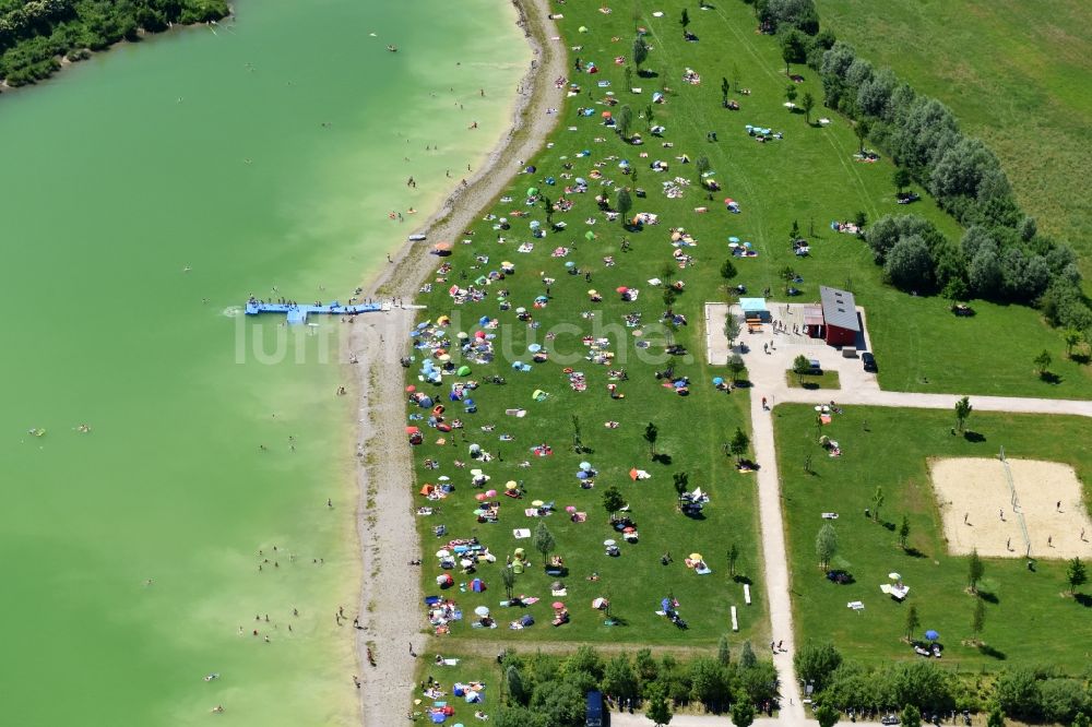 Luftbild Bergkirchen - Strand und Uferbereich des Eisolzrieder See in Bergkirchen im Bundesland Bayern, Deutschland