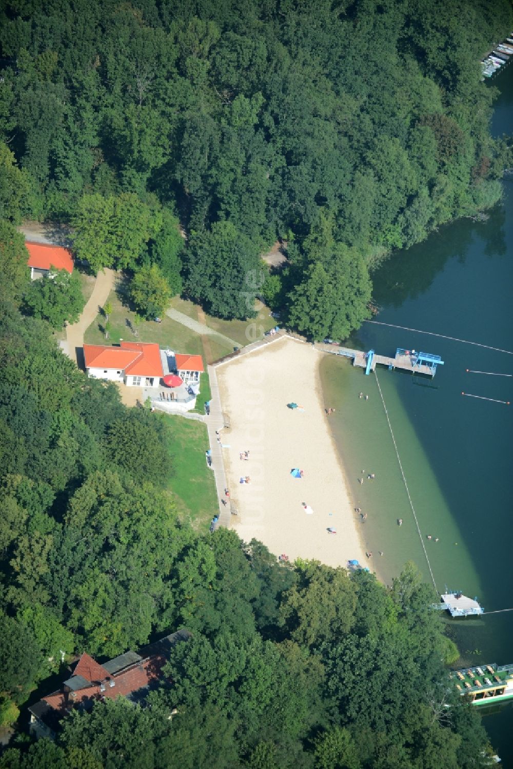 Luftbild Eggersdorf - Strandbad und Uferbereich des Sees Bötzsee in Eggersdorf im Bundesland Brandenburg