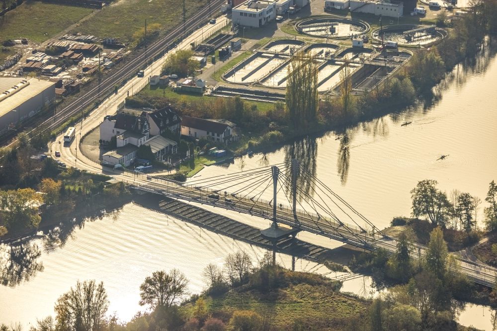 Luftaufnahme Essen - Straßen- Brückenbauwerk Kampmannbrücke über die Ruhr in Essen im Bundesland Nordrhein-Westfalen
