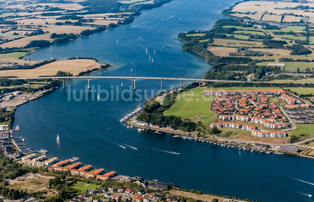 Luftaufnahme Sonderburg - Straßenbrücke über den Alssund in Sonderburg in Syddanmark, Dänemark