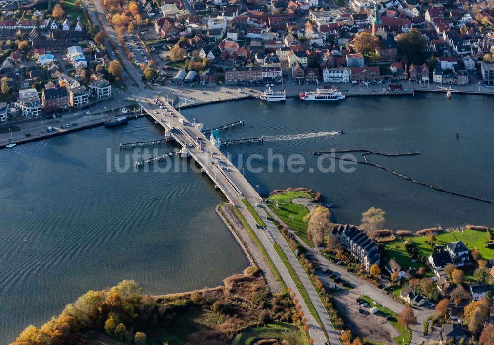 Kappeln von oben - Straßenbrücke über die Schlei in Kappeln im Bundesland Schleswig-Holstein, Deutschland